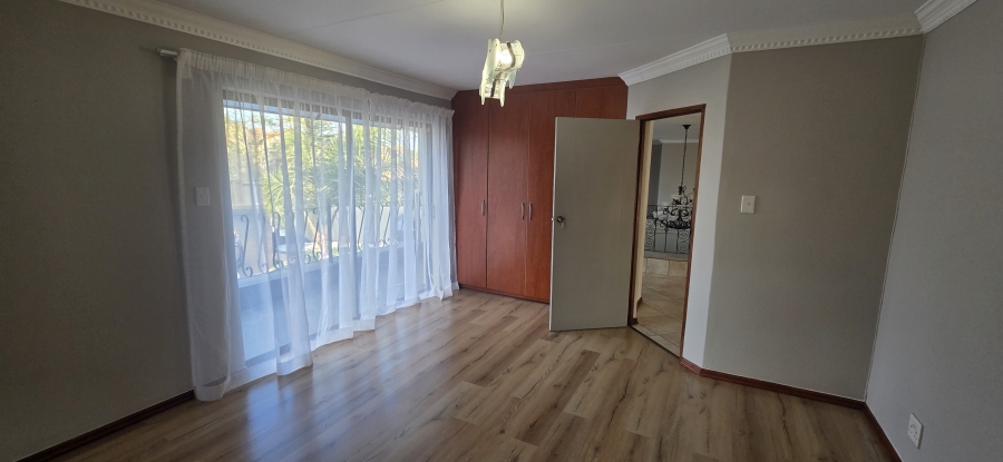 5 Bedroom Property for Sale in Roylglen Gardens Northern Cape
